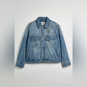 BDG Studded Relaxed Fit Denim Trucker Jacket NWT Size M - Vintage Denim